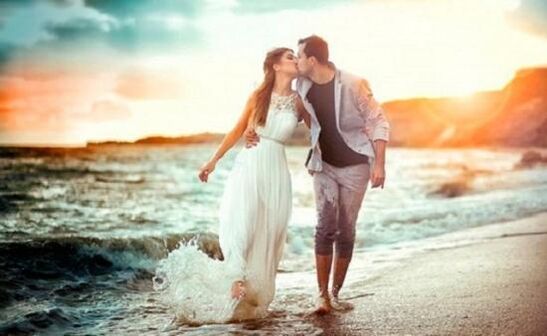 kobieta i mężczyzna zakochani w powiększonym penisie